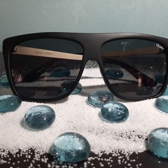 New Quay Australia X Desi Perkins OTL II Black/smo - Picture 3 of 4